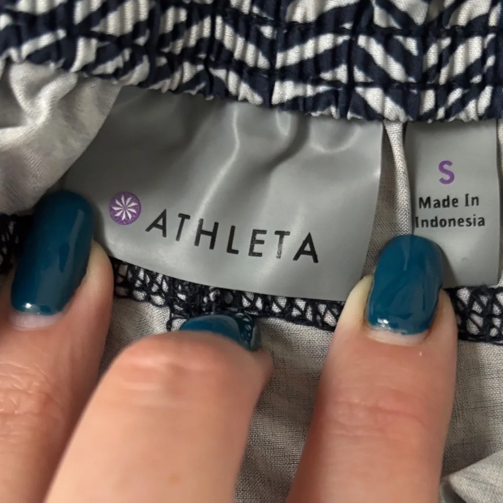 Athleta Women's Tropic Stellar Herringbone Navy/White Athletic Shorts Size Small